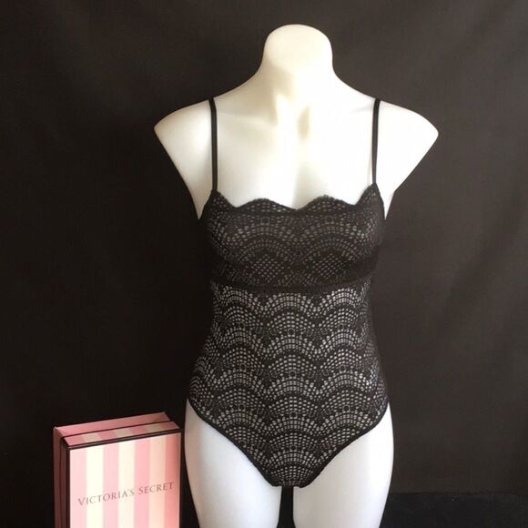 New ❤️Victoria’s Secret lace teddy - Picture 3 of 8